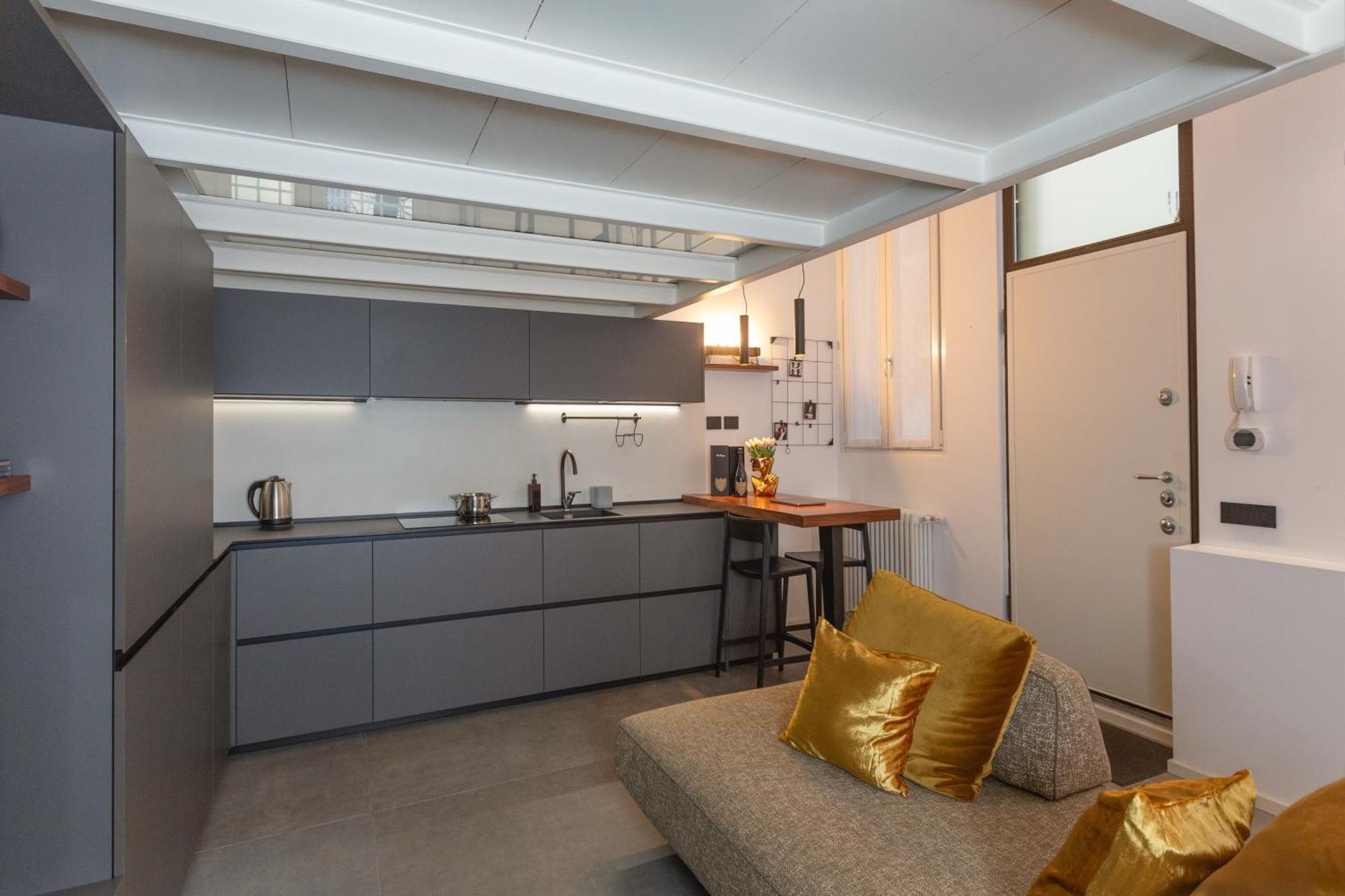 Artstay - Exclusive Apt Near Metro M1, Ac, Parking — Photos 1