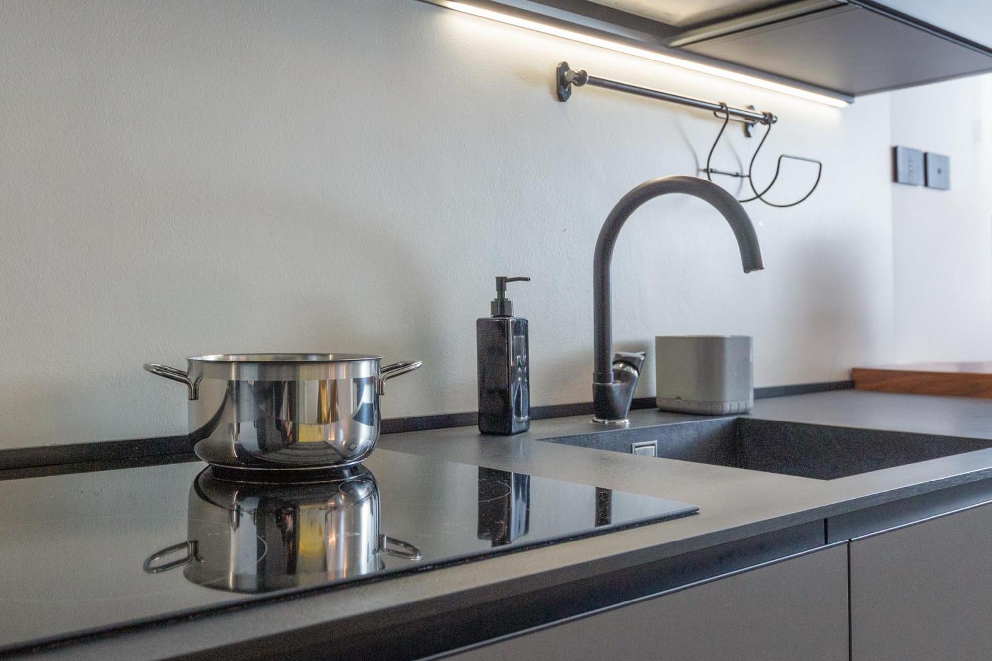 Artstay - Exclusive Apt Near Metro M1, Ac, Parking — Photos 2